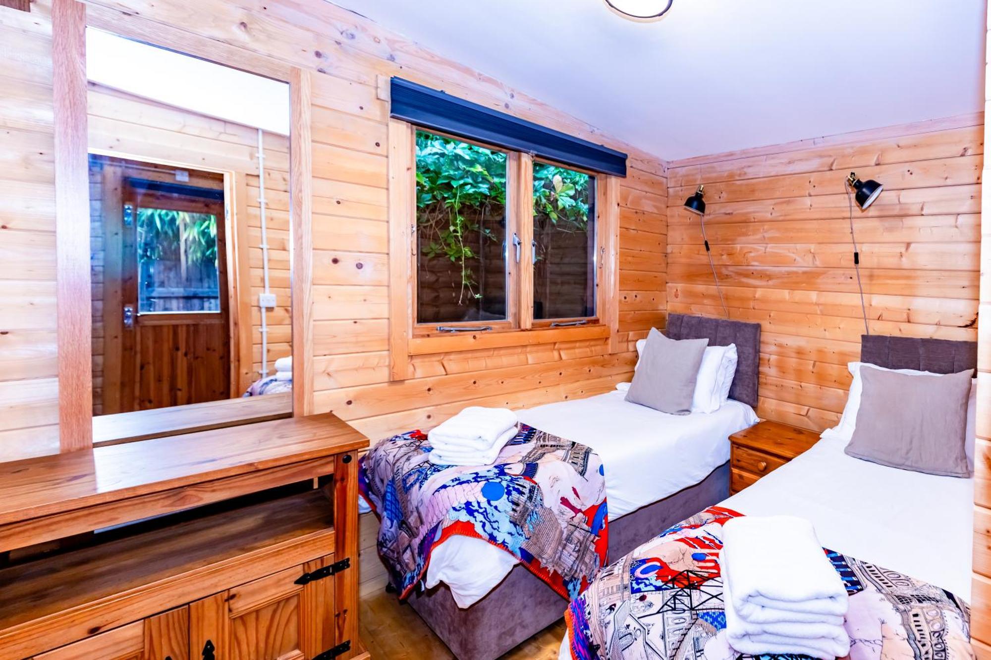 Universal Harmony Retreats Glastonbury Apartment ภายนอก รูปภาพ